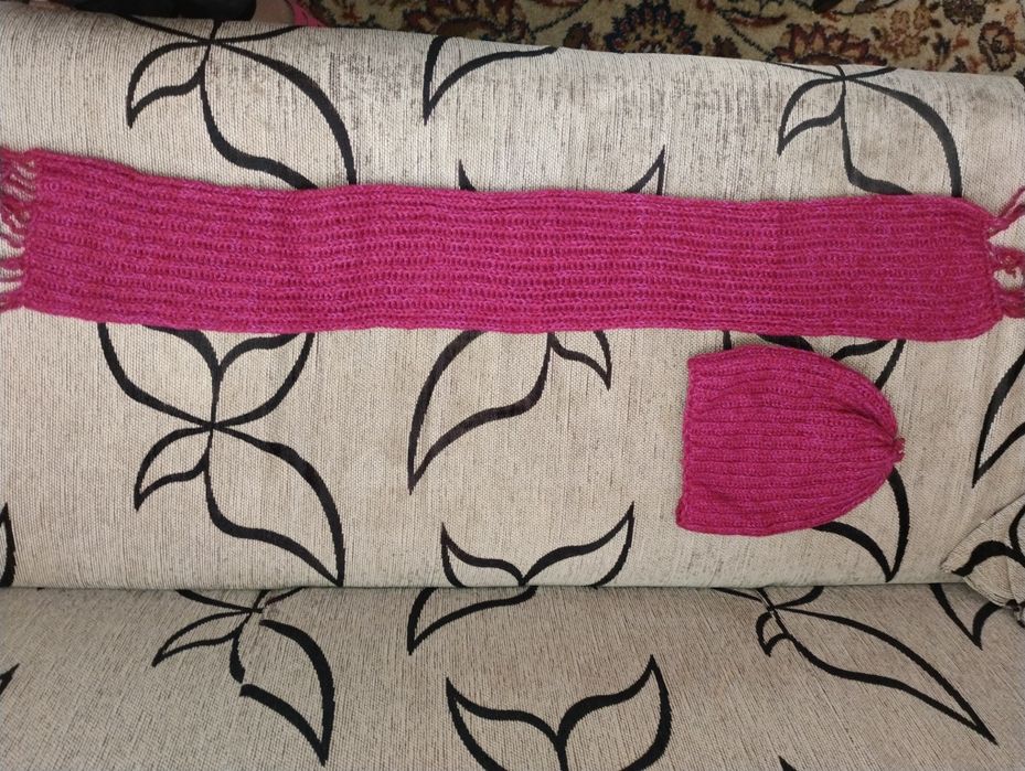 Ръчно плетиво шапка и шал