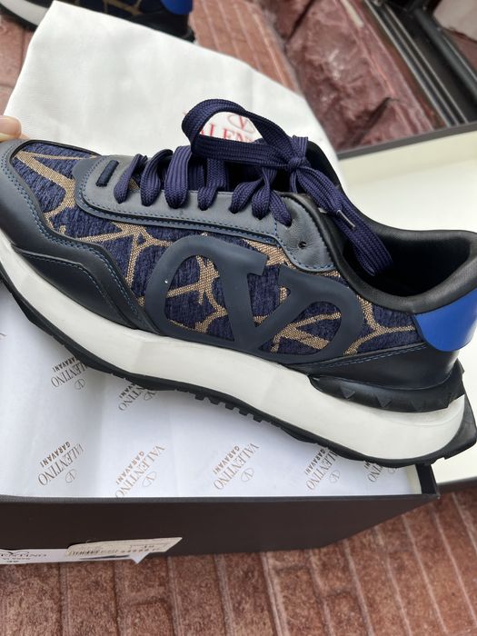 Кроссовки Валентино