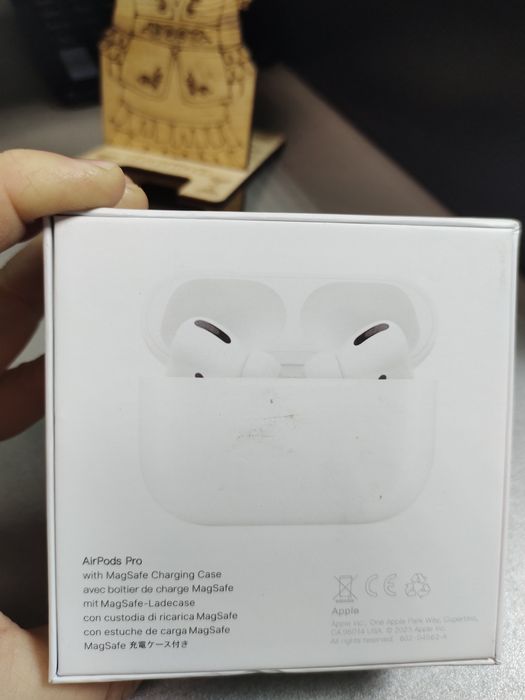 Эир подс про почти новый