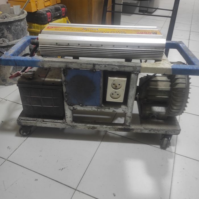 Мощный UPS inverter на 3кВт (3000вт) 220в само зарад акумлатор движок