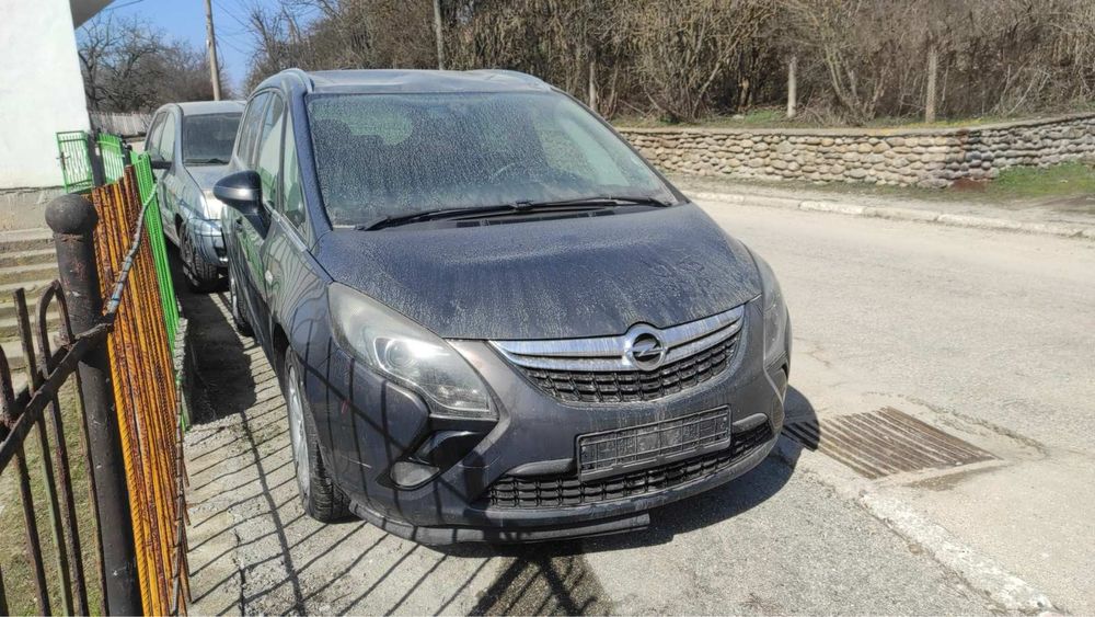 Опел зафира Ц турер 2012 г / opel zafira C Tourer 1.6 turbo  на части