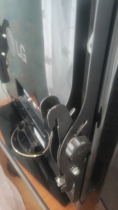 Телевизор LG  110 см