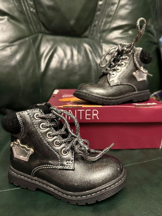 Продам детские ботиночки