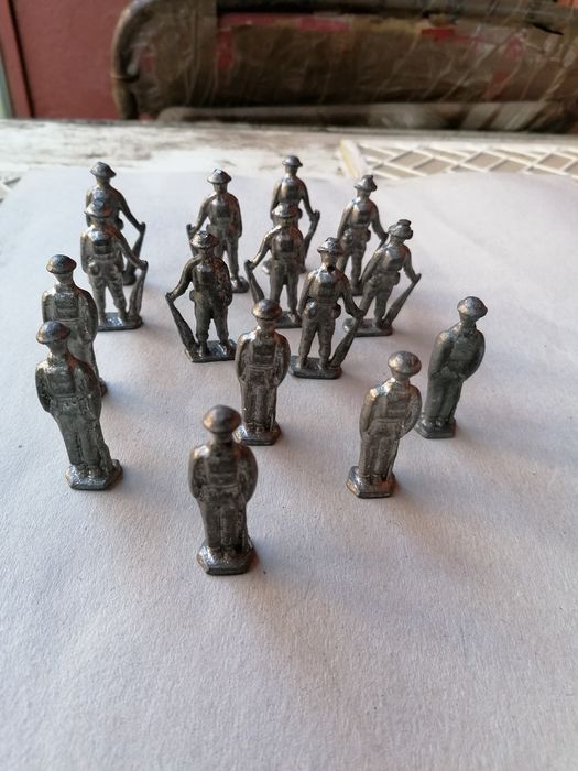 Олвойници войници