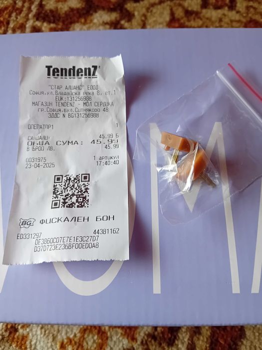 Бели обувки с висок ток