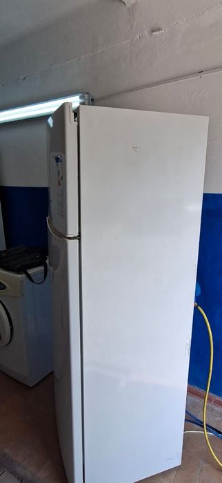 Холодилник vestel