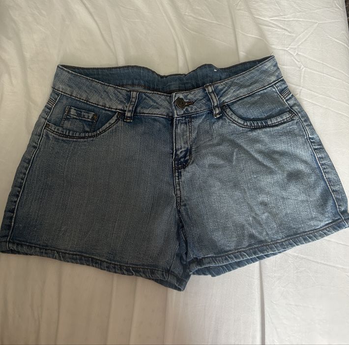 Pantaloni scurti marimea 38