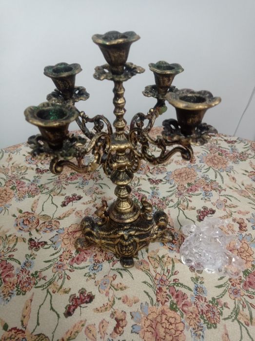 Подсвечник, канделябр.