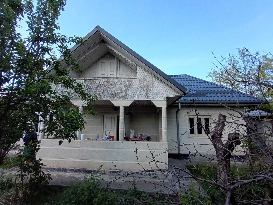 Casa si teren Slobozia Conachi (la 25km de Galati), 4 camere, 100mp utili, 740mp teren, zona linistita, neinundabil, intre case