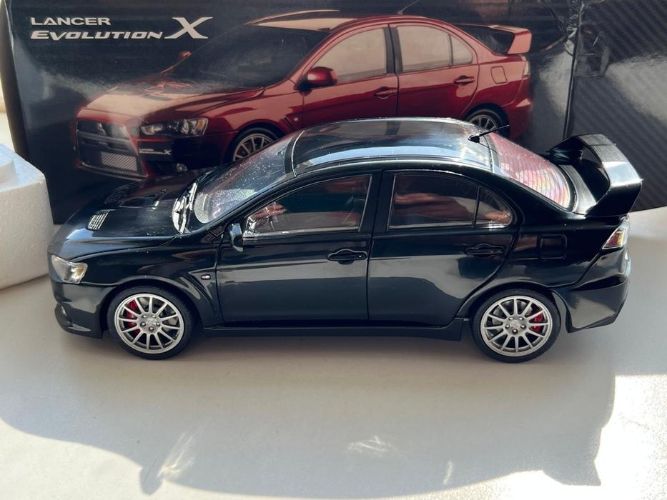 1:18 Mitsubishi Lancer Evolution X black.