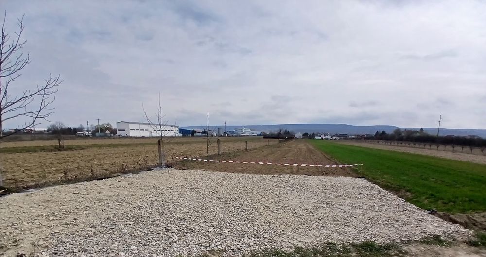 Vând teren intravilan Mărăcineni Argeselu 2300.m2