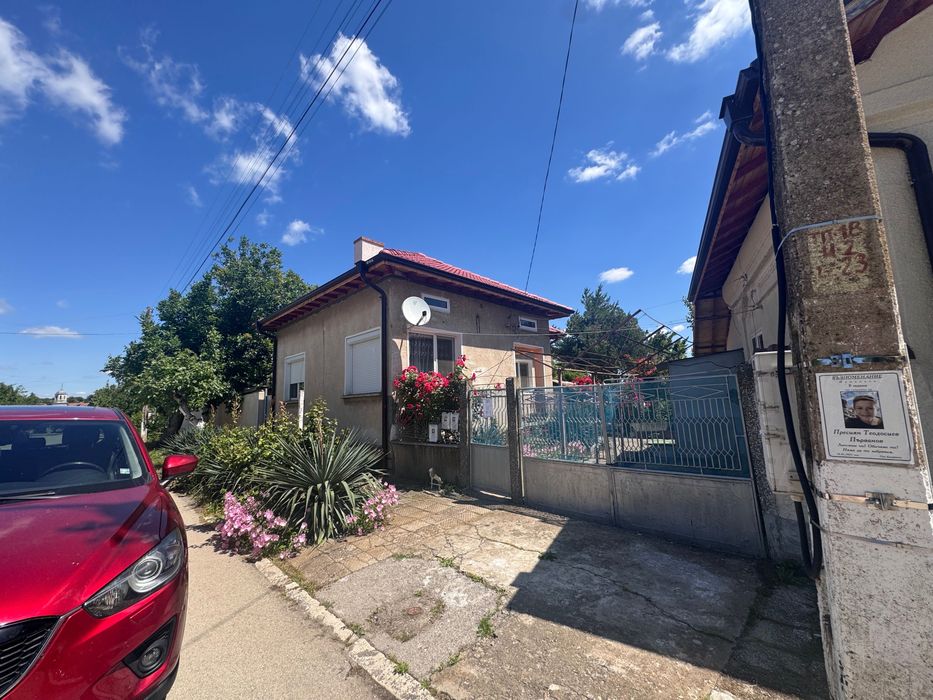 Продава се Къща в с. Бреница, Област Плевен - 500 кв.м за 100 €/кв.м - Снимка #2