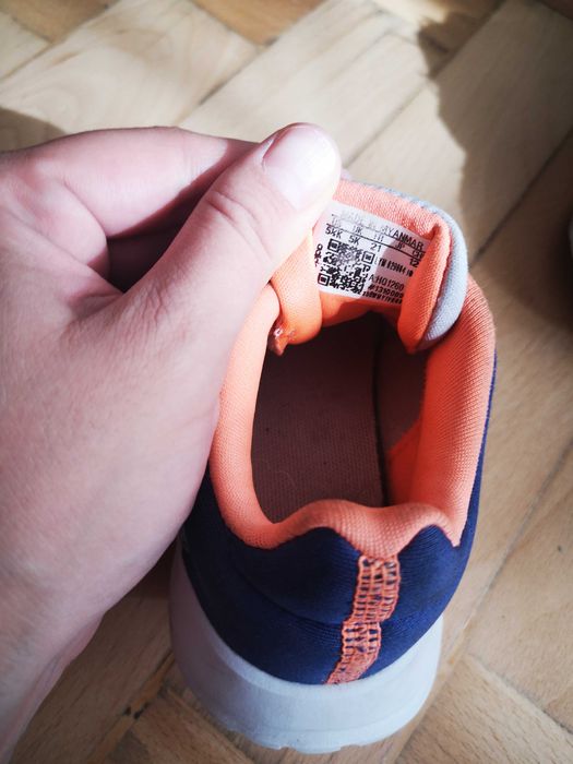 Два чифта Адидас н. 21