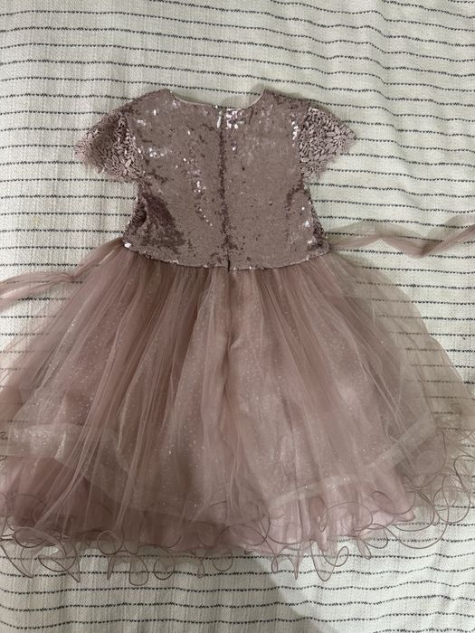 Нарядные платья ддя девочек