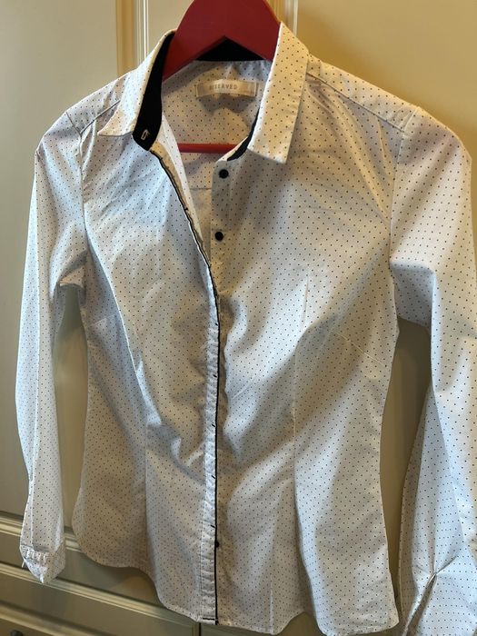 Дамски ризи, едната е резърв, другата Манго