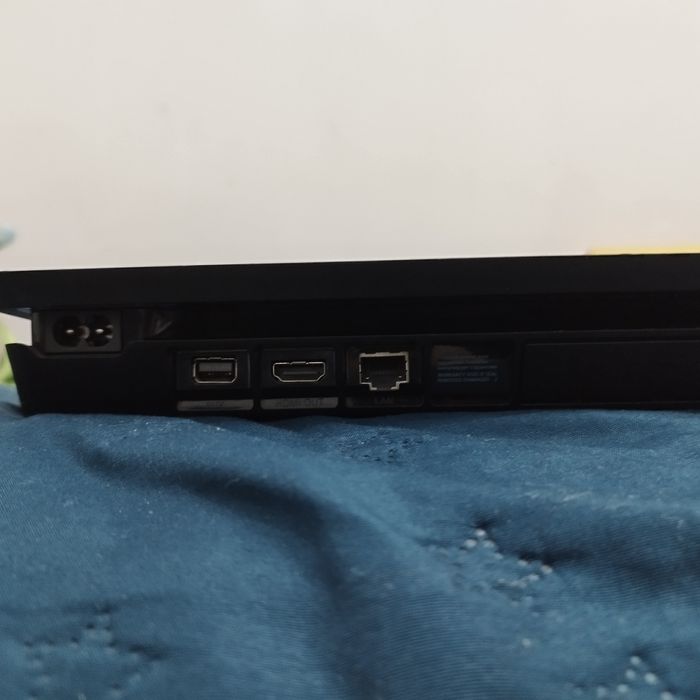 Playstation 4 slim