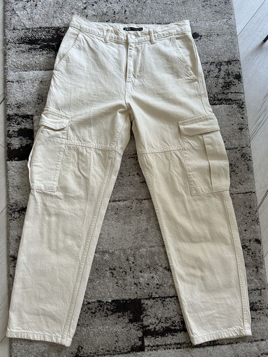 Pantaloni Zara cargo crem