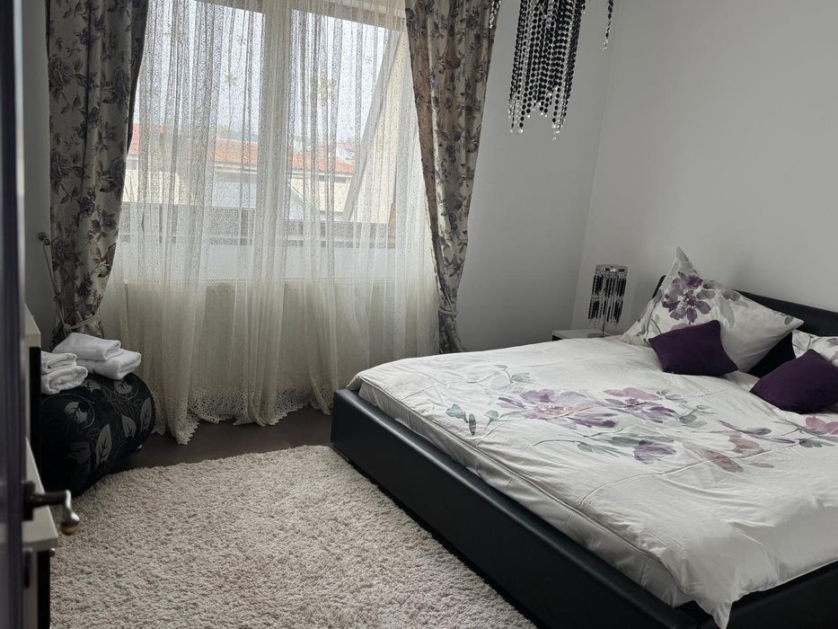 Proprietar inchiriez ap.3 camere (Zona Centrala)