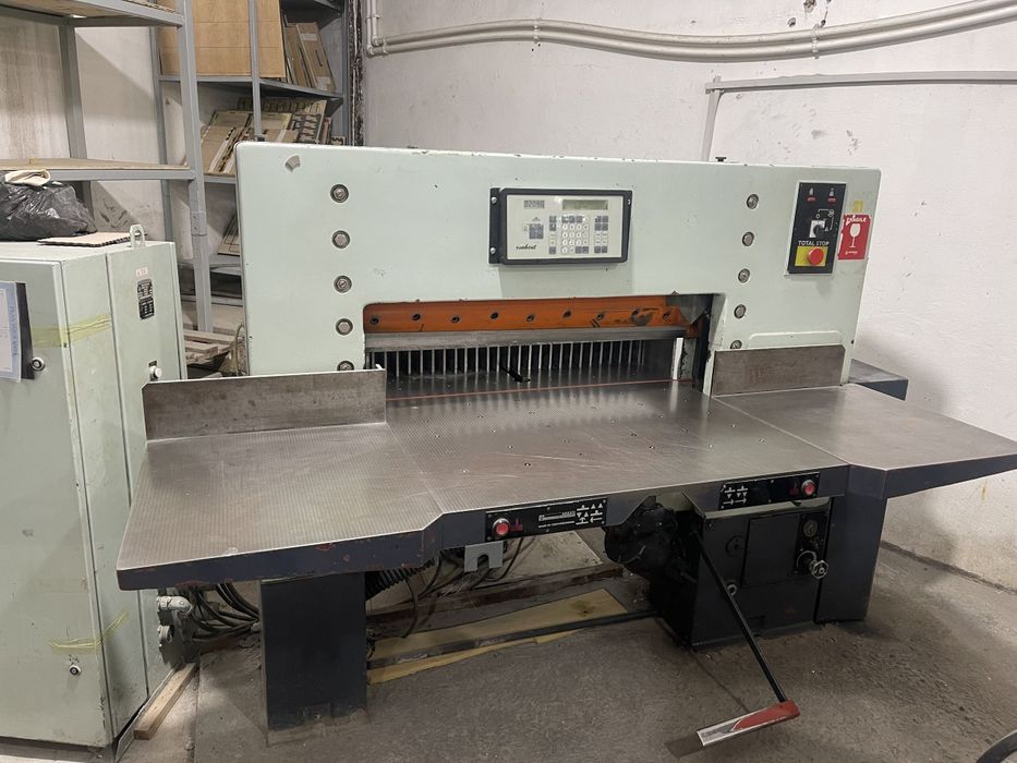 Станок для резки бумаги 

Формат: 920 мм/ 92 см
В ко