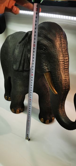 Ръчно боядисана фигура на слон