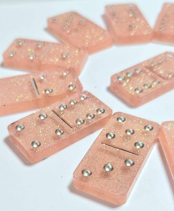 Домино от ероксидна смола