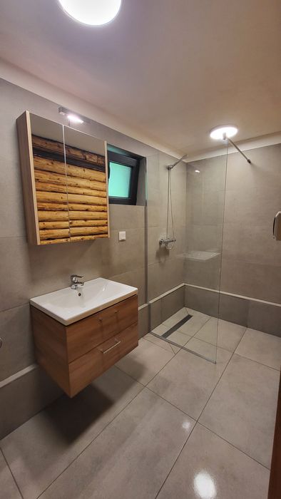 Închiriez cabana cu i ciubăr inclus in preț!!!Revelion Rezervat!