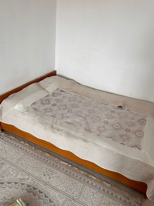 Шкаф и кровать с матрасом