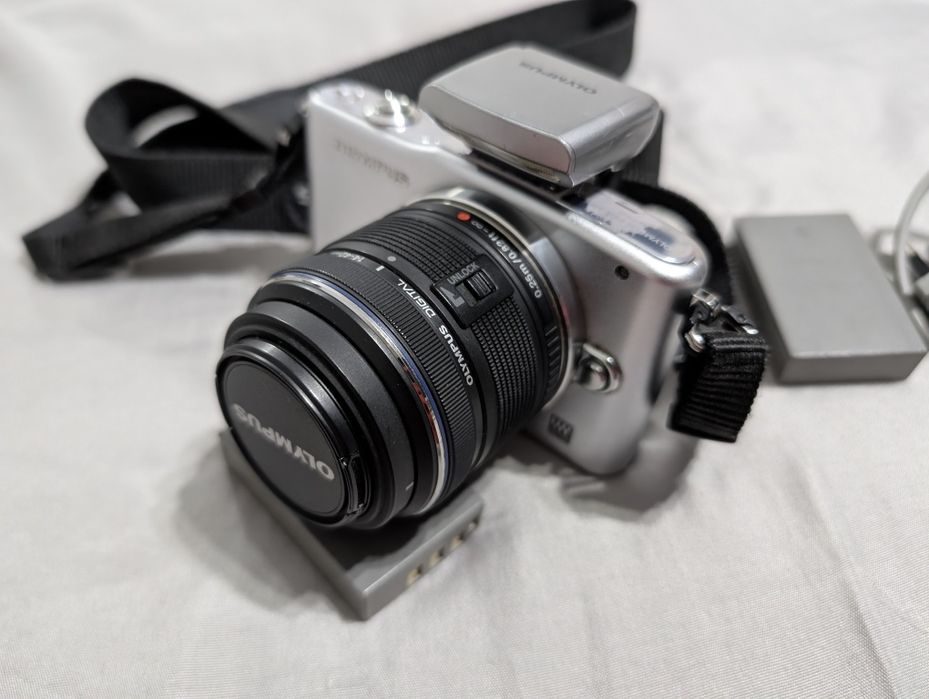 Безогледален фотоапарат Olympus E-pm1, 14-42 IIR MSC