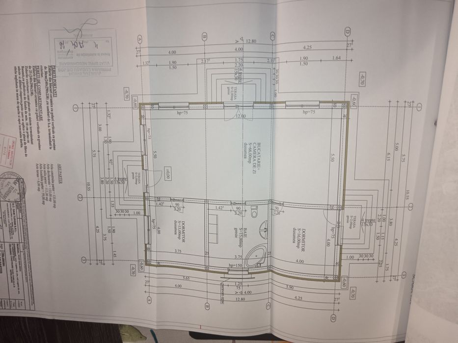 Vînd teren cu proiect de casă fundația turnată