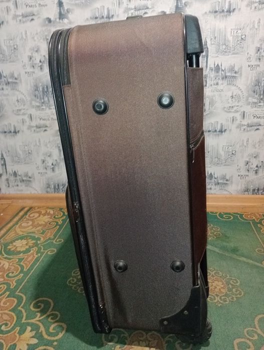 Большой дорожный чемодан