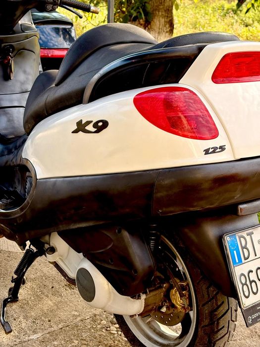 Scuter Piaggio X9 125 CC se conduce cu B