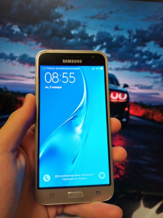 Телефон Samsung Galaxy J3 (2016)