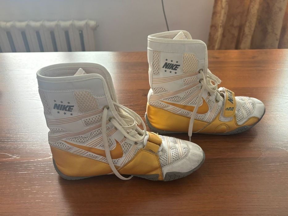 Продам вещи для бокса, боксёрки и перчатки.