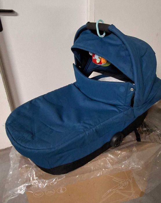 Cybex Melio с бебешки кош и аксесоари