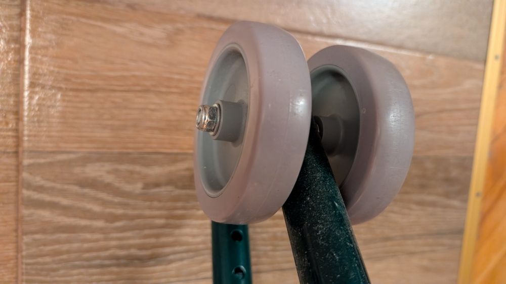 Cadrul de mers ortopedic, pliabil, cu roti si sezut, reglabil