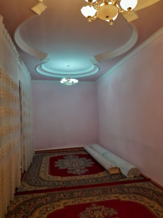 Срочно уй сотилади 8 сотих 9 хона и 3 та падвали бор