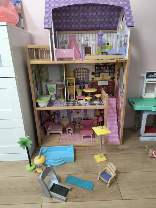 Дървена къща за кукли + много аксесоари