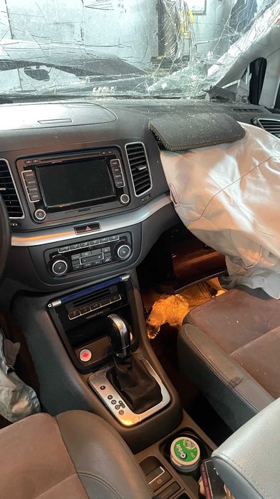 Dezmembram Volkswagen Sharan 2011