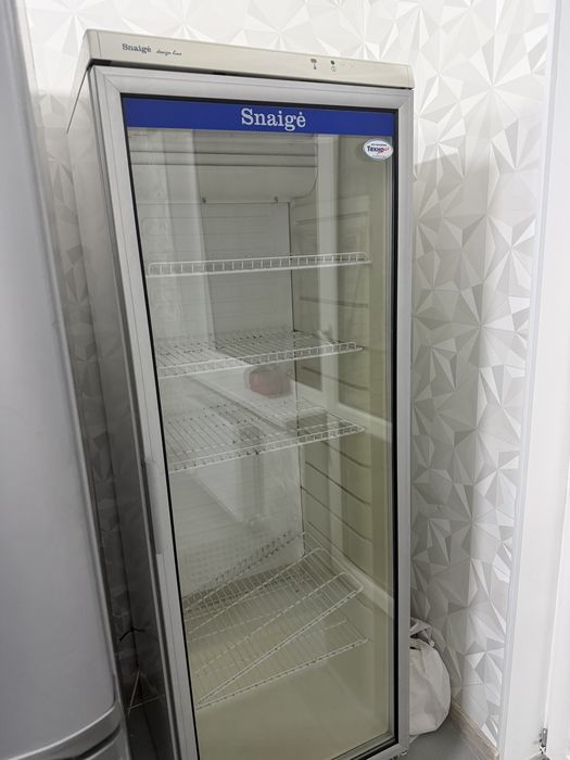 Срочно витринный холодильник