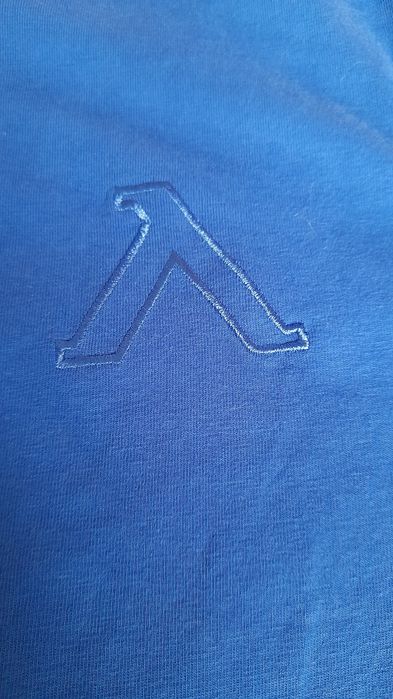 Тениска на Левски,умалена е.Отговаря на М-Л