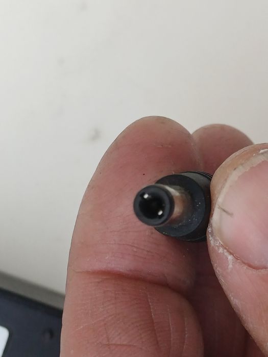 Alimentator Samsung 12v 3,5A perfect functional
Cablul de alimentare este inclus in pret