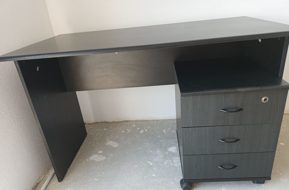 Birou negru   L 120x l 70x H 75cm,  dulăpior 3 sertare
