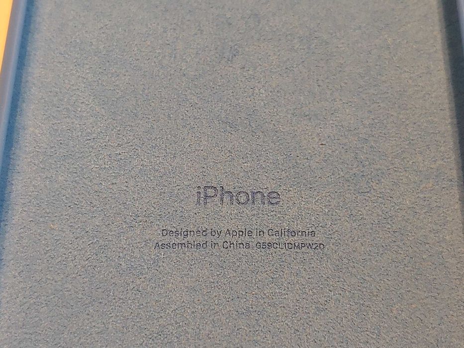 Продам оригинальные силиконовые чехлы для iPhone 11 Pro Max