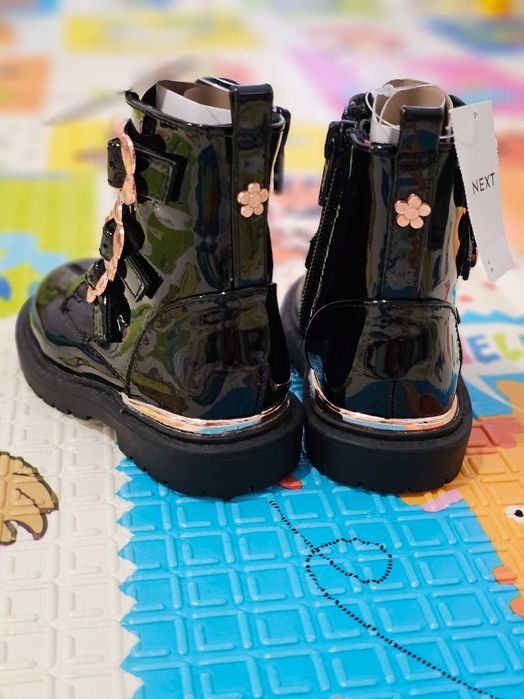 Ghete fete negru lăcuit -noi,neprobate