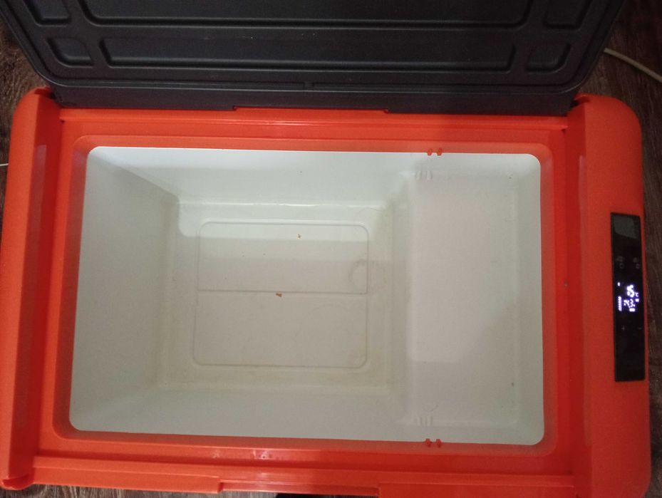 Vând frigider mașină 30 l utilizat