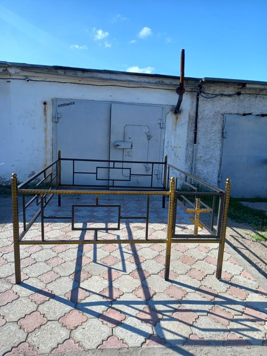 Оградка на кладбище