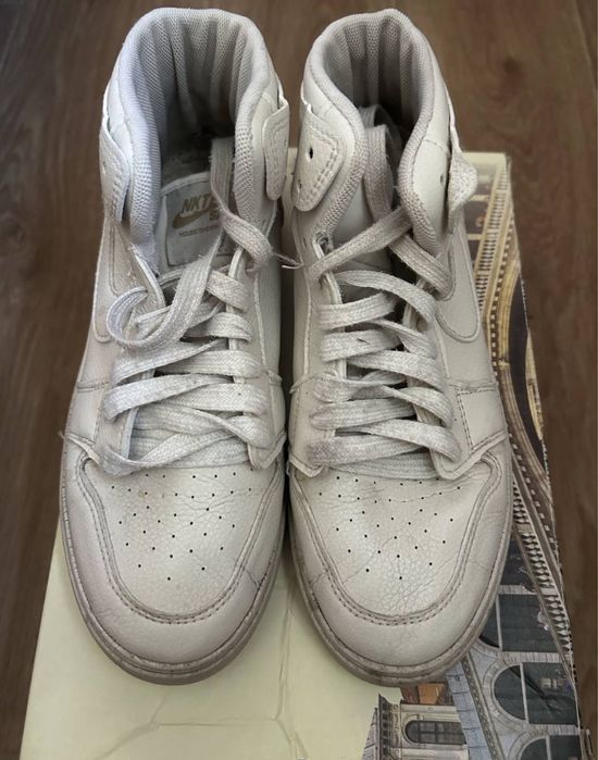 белые кроссовки Nike