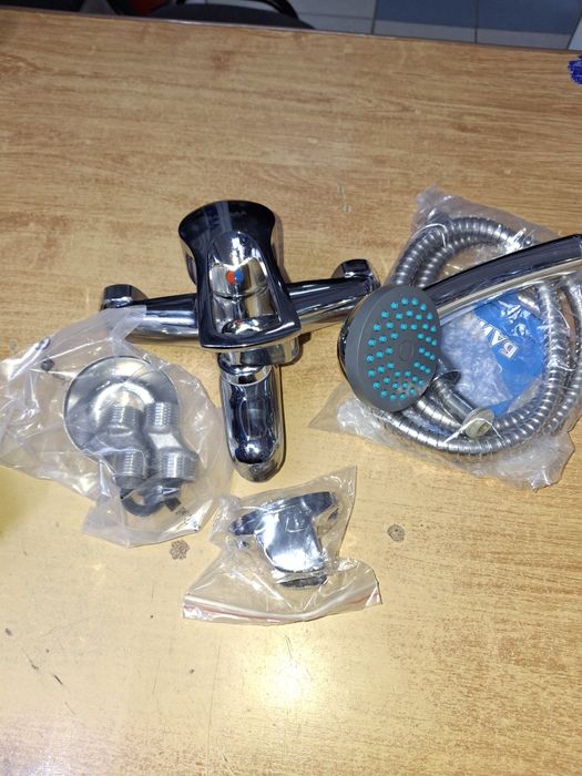 Смеситель для ванной