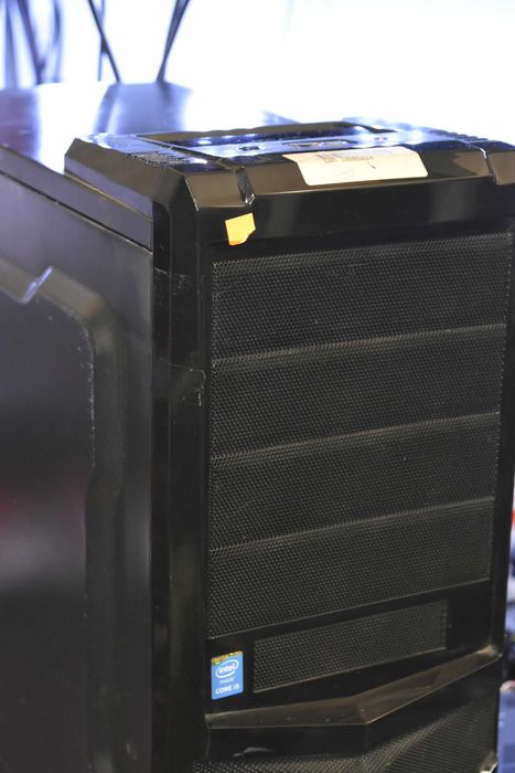 Четириядрен компютър  8 гб Видео карта и 10 Гб рам памет I5 4460 RX 480 8 GB Ram 10 GB DDR3