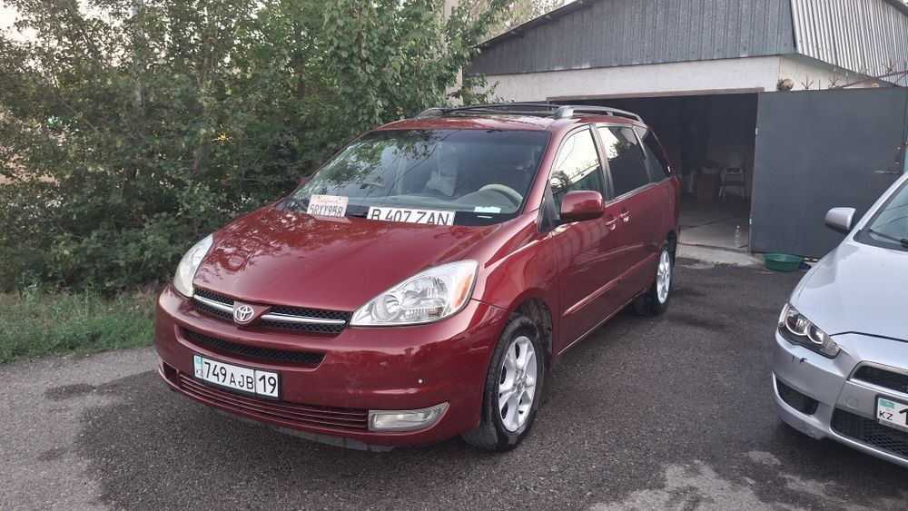 Tohota sienna 2005